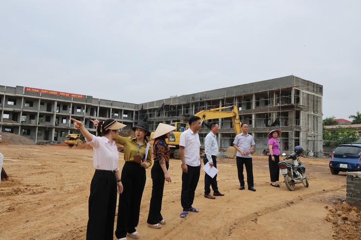 Thường trực Hội đồng nhân dân xã Phú Nghĩa khảo sát thực tế công tác giải phóng mặt bằng, thi công các Dự án trên địa bàn xã- Ảnh 6.