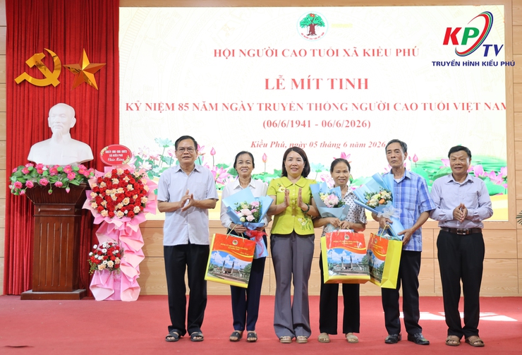 XÃ KIỀU PHÚ: TỔ CHỨC HỘI NGHỊ CÔNG BỐ QUYẾT ĐỊNH CHUYỂN GIAO HỘI NGƯỜI CAO TUỔI – HỘI CHỮ THẬP ĐỎ VÀ MÍT TINH KỶ NIỆM 85 NĂM NGÀY TRUYỀN THỐNG NGƯỜI CAO TUỔI VIỆT NAM- Ảnh 9.