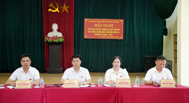 Đồng chí Bí thư Đảng ủy, Chủ tịch HĐND phường và các thành viên tổ đại biểu số 7 HĐND phường Yên Nghĩa tiếp xúc cử tri trước kỳ họp thứ Hai, HĐND phường Khóa II, nhiệm kỳ 2026 - 2031- Ảnh 1.