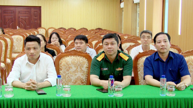 XÃ THƯ LÂM TỔ CHỨC HỘI NGHỊ CÔNG BỐ QUYẾT ĐỊNH KẾT THÚC HOẠT ĐỘNG ĐỐI VỚI NGƯỜI HOẠT ĐỘNG KHÔNG CHUYÊN TRÁCH CẤP XÃ - Ảnh 4.