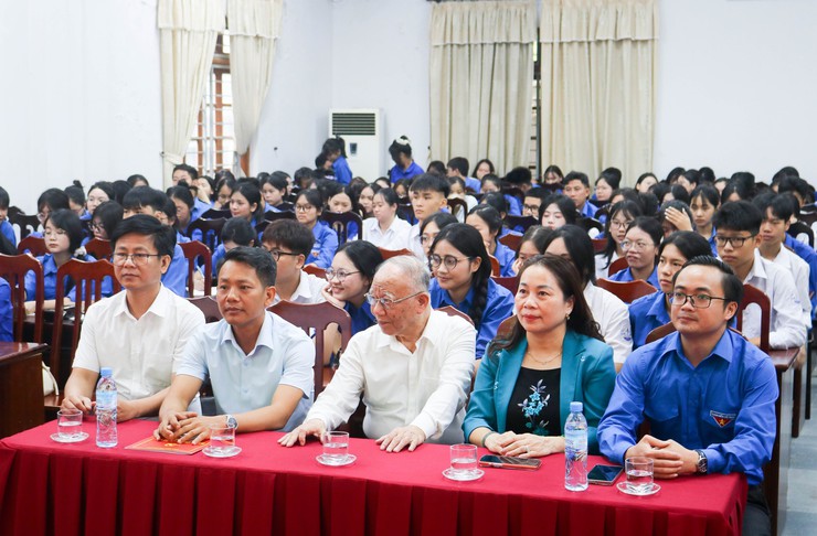 Quốc Oai tổ chức bồi dưỡng chuyên đề "Chủ nghĩa yêu nước" trong tư tưởng Hồ Chí Minh trong giai đoạn hiện nay- Ảnh 2.