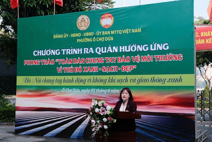 Phường Ô Chợ Dừa ra quân hưởng ứng Phong trào “Toàn dân chung tay bảo vệ môi trường vì Thủ đô Xanh- Sạch- Đẹp”- Ảnh 4.