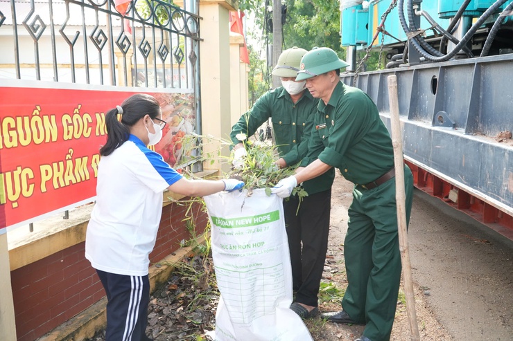 Chuyên Mỹ tổ chức Lễ phát động phong trào “Toàn dân chung tay bảo vệ môi trường, vì Thủ đô xanh - sạch - đẹp”- Ảnh 7.