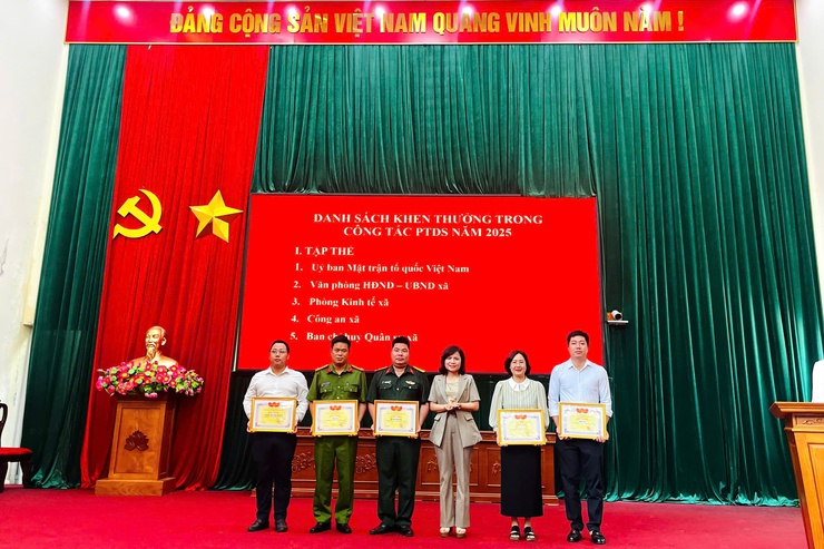 Hòa Lạc tổ chức Hội nghị tổng kết công tác Phòng thủ dân sự năm 2025, triển khai nhiệm vụ năm 2026.- Ảnh 3.