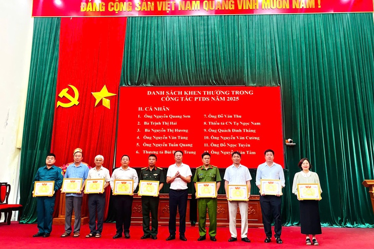 Hòa Lạc tổ chức Hội nghị tổng kết công tác Phòng thủ dân sự năm 2025, triển khai nhiệm vụ năm 2026.- Ảnh 4.