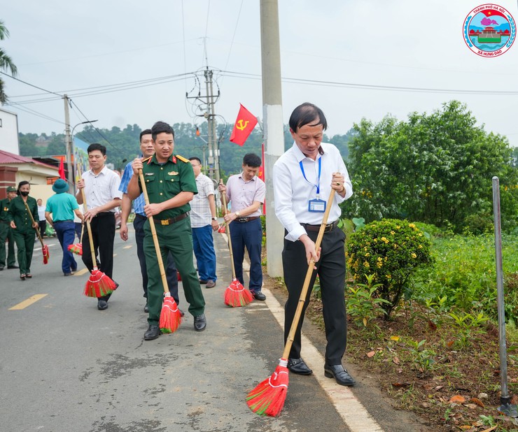 XÃ HƯNG ĐẠO PHÁT ĐỘNG PHONG TRÀO “TOÀN DÂN CHUNG TAY BẢO VỆ MÔI TRƯỜNG VÌ THỦ ĐÔ XANH – SẠCH – ĐẸP” VÀ HƯỞNG ỨNG NGÀY MÔI TRƯỜNG THẾ GIỚI 05/6- Ảnh 3.