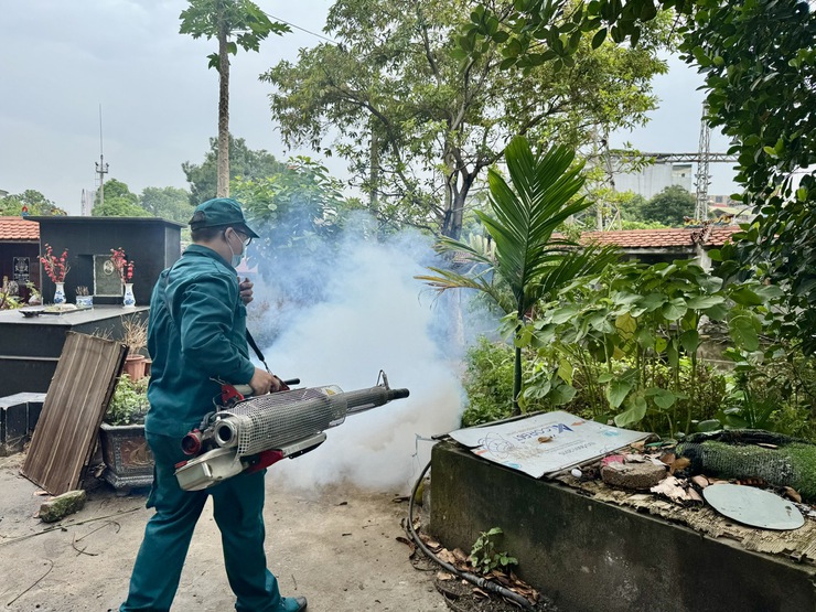 Phường Khương Đình chủ động kiểm soát, ngăn chặn dịch bệnh và nâng cao ý thức của cộng đồng trong công tác phòng chống sốt xuất huyết

- Ảnh 5.