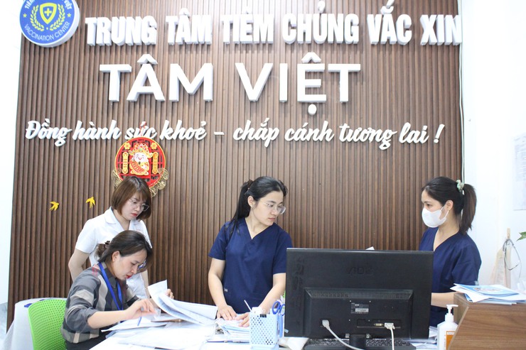 Xã Quảng Bị tăng cường kiểm tra hoạt động khám, chữa bệnh, dược mỹ phẩm, dịch vụ kính thuốc, tiêm chủng và cơ sở thẩm mỹ trên địa bàn- Ảnh 1.