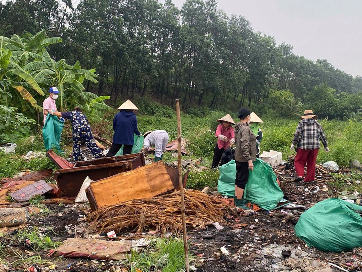 Xã Nội Bài ra quân hưởng ứng Phong trào thi đua “Toàn dân chung tay bảo vệ môi trường vì Thủ đô xanh - sạch - đẹp”, ngày môi trường thế giới và tháng hành động vì môi trường 
- Ảnh 8.