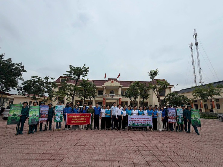 Xã Nội Bài ra quân hưởng ứng Phong trào thi đua “Toàn dân chung tay bảo vệ môi trường vì Thủ đô xanh - sạch - đẹp”, ngày môi trường thế giới và tháng hành động vì môi trường 
- Ảnh 7.