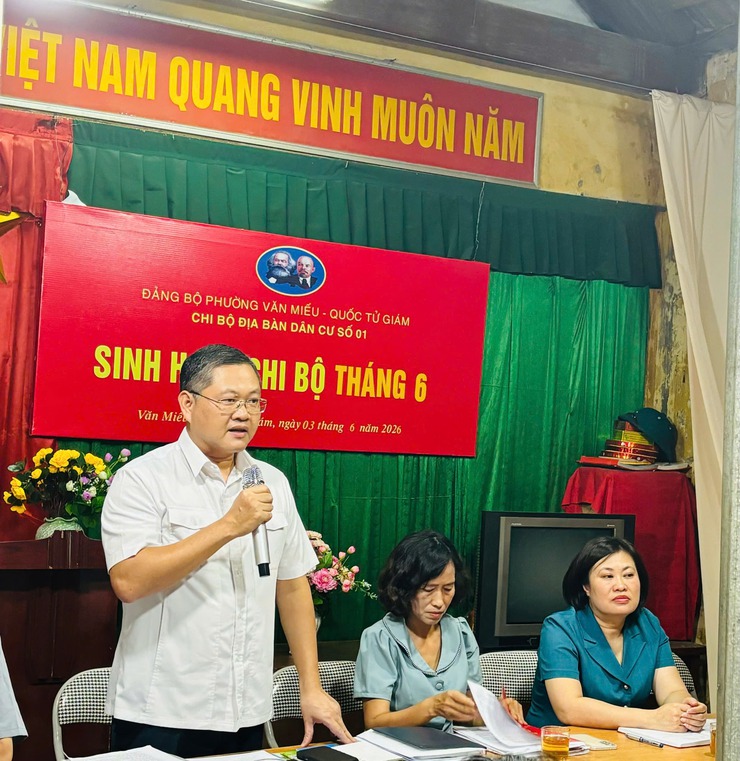 PHƯỜNG VĂN MIẾU - QUỐC TỬ GIÁM NÂNG CAO CHẤT LƯỢNG SINH HOẠT CHI BỘ, XÂY DỰNG TỔ CHỨC ĐẢNG VỮNG MẠNH TỪ CƠ SỞ- Ảnh 2.