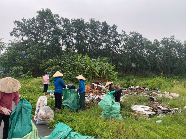 Xã Nội Bài ra quân hưởng ứng Phong trào thi đua “Toàn dân chung tay bảo vệ môi trường vì Thủ đô xanh - sạch - đẹp”, ngày môi trường thế giới và tháng hành động vì môi trường 
- Ảnh 10.