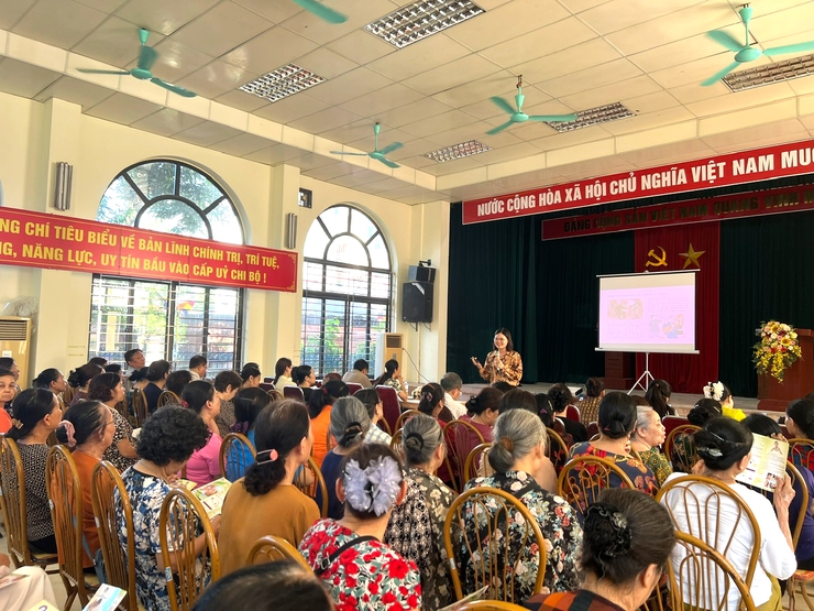 Hàng nghìn người dân phường Hà Đông được trang bị kiến thức về kiểm soát mất cân bằng giới tính khi sinh
- Ảnh 1.