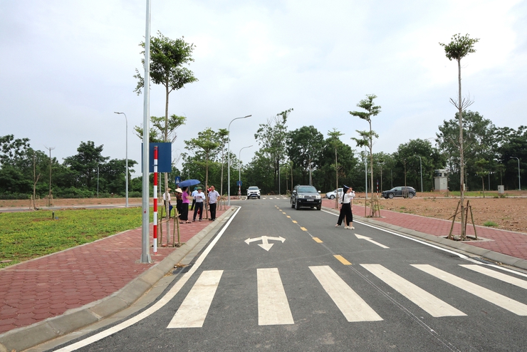 Thường trực Hội đồng nhân dân xã Phú Nghĩa khảo sát thực tế công tác giải phóng mặt bằng, thi công các Dự án trên địa bàn xã- Ảnh 4.