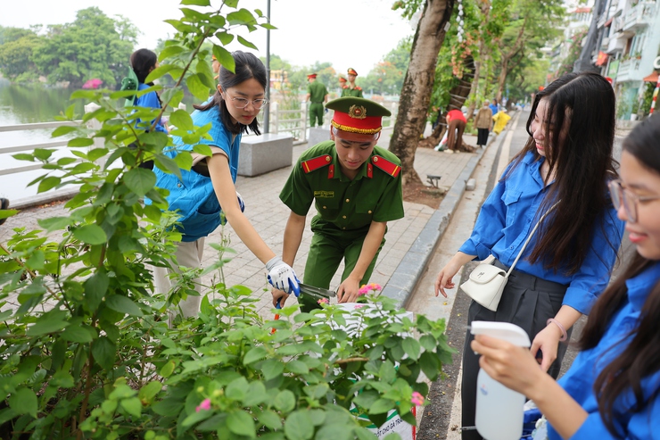Phường Ba Đình tổ chức Lễ ra quân hưởng ứng Ngày Môi trường thế giới và Tháng hành động vì môi trường năm 2026- Ảnh 13.
