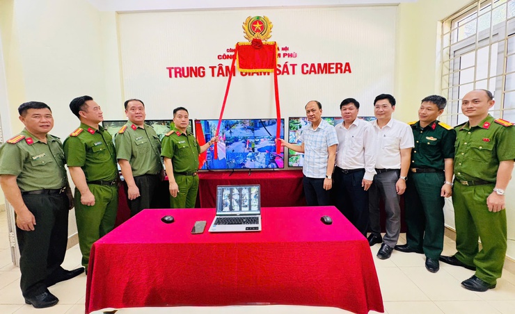 Nam Phù khai trương Trung tâm giám sát Camera an ninh: Xây dựng “lá chắn số” bảo vệ cuộc sống bình yên - Ảnh 6.