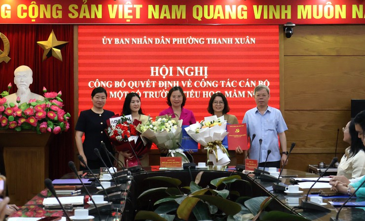 Thanh Xuân công bố quyết định về công tác cán bộ tại các trường Tiểu học và Mầm non- Ảnh 3.
