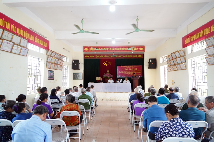 Phó Bí thư Thường trực Đảng ủy phường Chương Mỹ -  Vũ Ngọc Hòa cùng Tổ đại biểu số 2 HĐND phường tiếp xúc cử tri trước kỳ họp thường lệ giữa năm 2026- Ảnh 1.