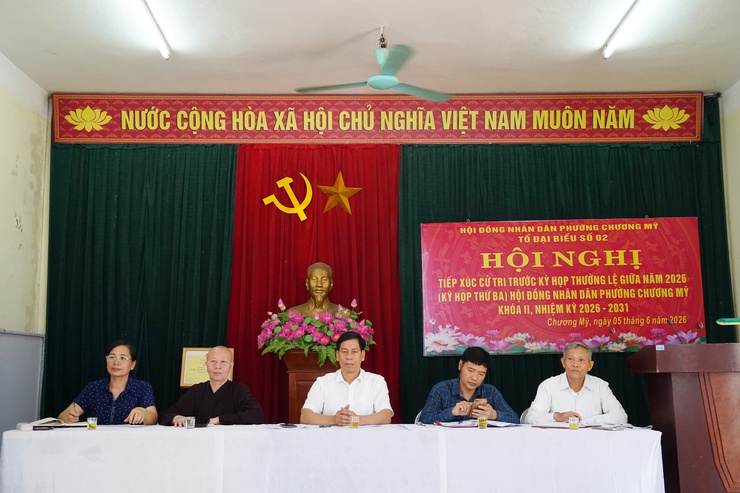 Phó Bí thư Thường trực Đảng ủy phường Chương Mỹ -  Vũ Ngọc Hòa cùng Tổ đại biểu số 2 HĐND phường tiếp xúc cử tri trước kỳ họp thường lệ giữa năm 2026- Ảnh 2.