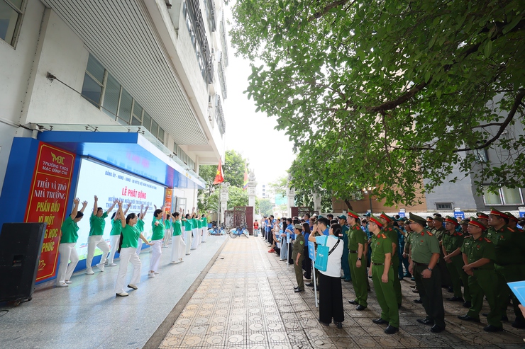 Phường Ba Đình tổ chức Lễ ra quân hưởng ứng Ngày Môi trường thế giới và Tháng hành động vì môi trường năm 2026- Ảnh 1.