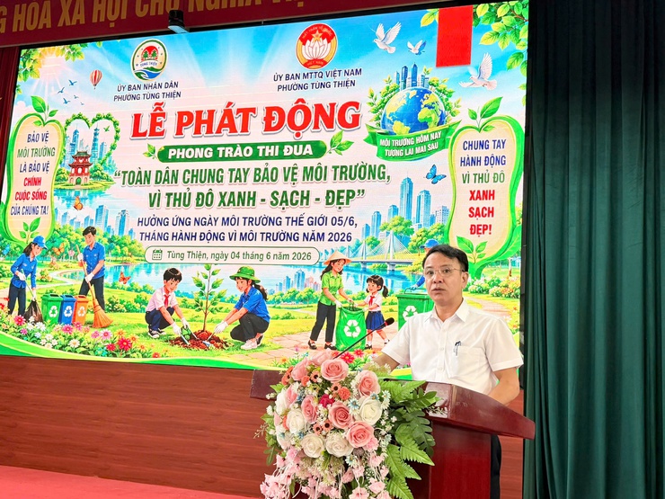 Phường Tùng thiện ra quân hưởng ứng phong trào " Toàn dân chung tay bảo vệ môi trường, vì thủ đô xanh - sạch - đẹp"- Ảnh 1.