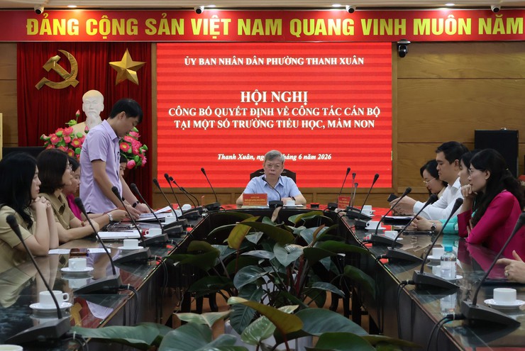 Thanh Xuân công bố quyết định về công tác cán bộ tại các trường Tiểu học và Mầm non- Ảnh 1.