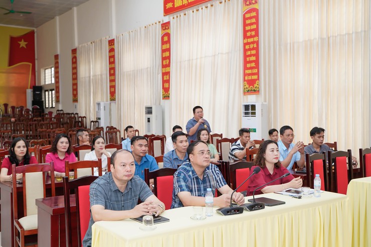 Hội nghị nghe đơn vị tư vấn báo cáo phương án thiết kế, quy hoạch Dự án xây mới Trường Trung học cơ sở Vân Từ- Ảnh 2.
