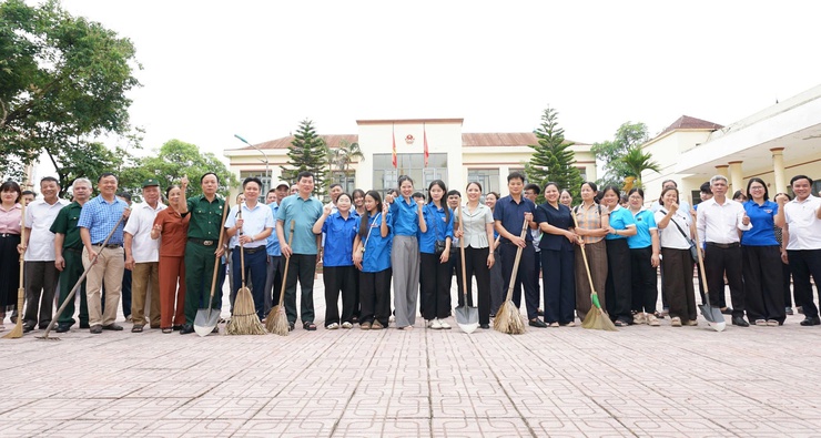 Xã Hòa Phú phát động phong trào “Toàn dân chung tay bảo vệ môi trường, vì Thủ đô Xanh – Sạch – Đẹp”- Ảnh 6.