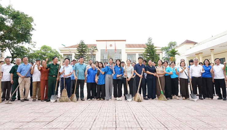 Xã Hòa Phú phát động phong trào “Toàn dân chung tay bảo vệ môi trường, vì Thủ đô Xanh – Sạch – Đẹp”- Ảnh 7.