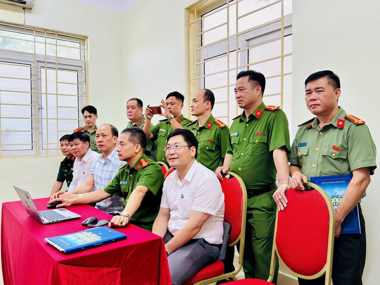 Nam Phù khai trương Trung tâm giám sát Camera an ninh: Xây dựng “lá chắn số” bảo vệ cuộc sống bình yên - Ảnh 11.