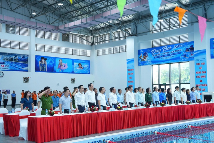 Hà Nội phát động toàn dân tập luyện môn bơi, phòng chống đuối nước cho trẻ em năm 2026 và khai trương bể bơi Cổ Bi- Ảnh 1.