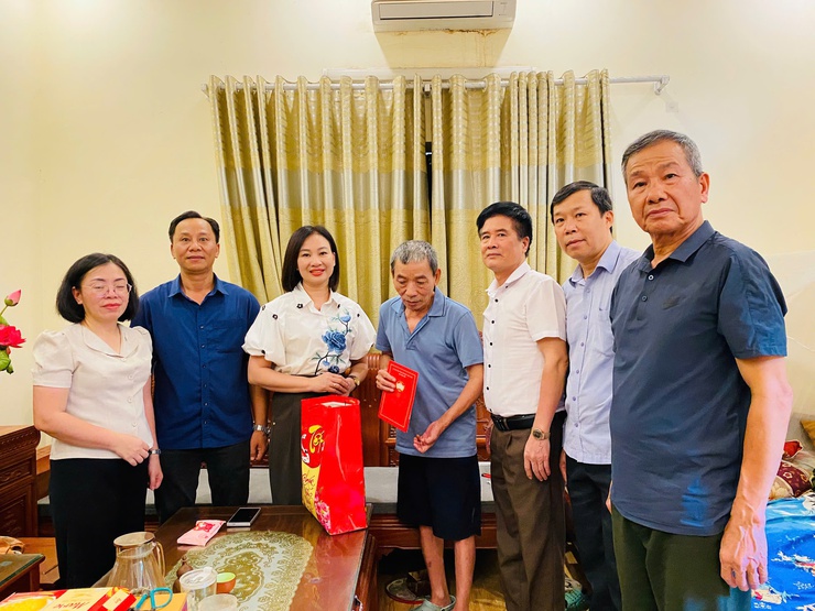 LAN TỎA NGHĨA TÌNH – CHUNG TAY CHĂM LO NGƯỜI CAO TUỔI CÓ HOÀN CẢNH KHÓ KHĂN NHÂN NGÀY NGƯỜI CAO TUỔI VIỆT NAM 6/6- Ảnh 1.