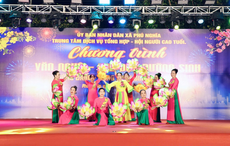 Phát huy truyền thống vẻ vang, người cao tuổi Phú Nghĩa nêu gương  cống hiến xây dựng quê hương - Ảnh 8.