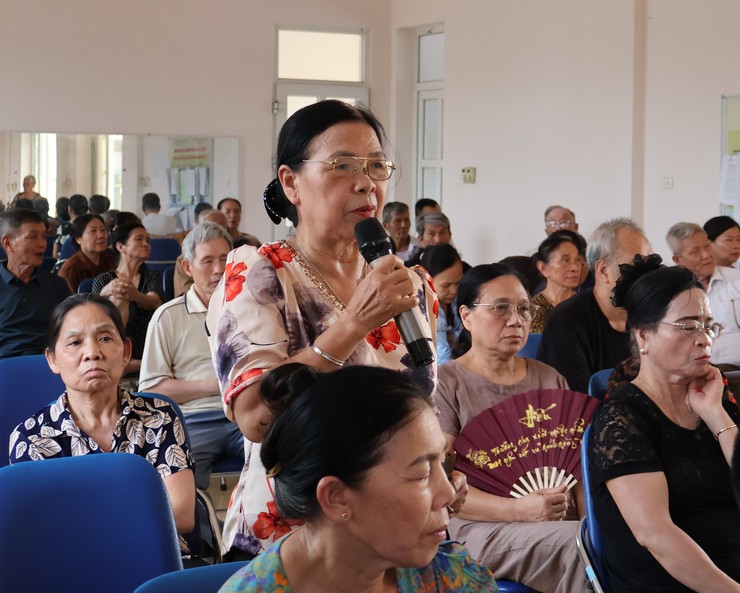 Các đại biểu HĐND phường tiếp xúc cử tri tại đơn vị bầu cử số 6 trước kỳ họp thứ Ba HĐND phường nhiệm kỳ 2026 - 2031- Ảnh 4.