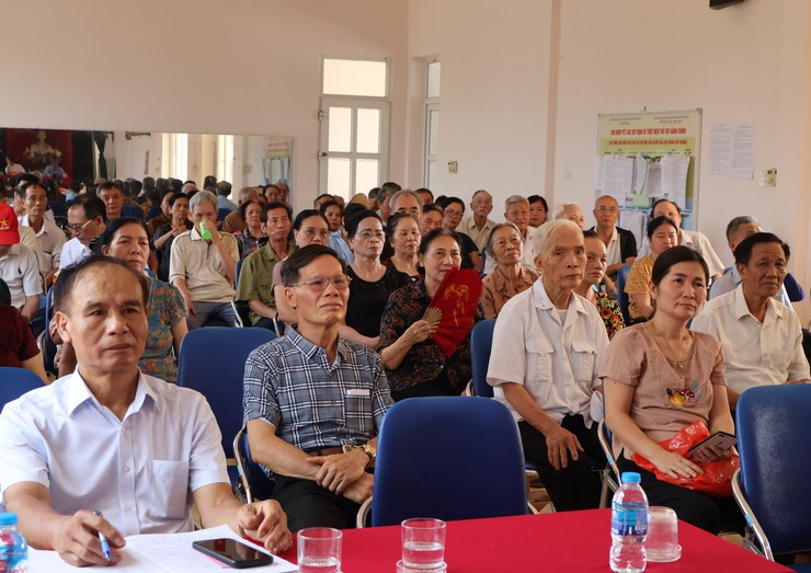 Các đại biểu HĐND phường tiếp xúc cử tri tại đơn vị bầu cử số 6 trước kỳ họp thứ Ba HĐND phường nhiệm kỳ 2026 - 2031- Ảnh 2.