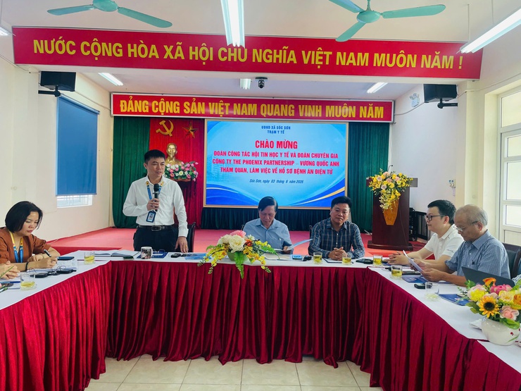 ĐOÀN CÔNG TÁC HỘI TIN HỌC Y TẾ VIỆT NAM VÀ CHUYÊN GIA THE PHOENIX PARTNERSHIP (VƯƠNG QUỐC ANH) KHẢO SÁT, LÀM VIỆC VỀ TRIỂN KHAI HỒ SƠ BỆNH ÁN ĐIỆN TỬ TẠI TRẠM Y TẾ XÃ SÓC SƠN- Ảnh 1.