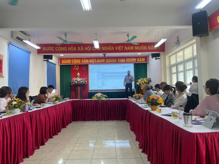 ĐOÀN CÔNG TÁC HỘI TIN HỌC Y TẾ VIỆT NAM VÀ CHUYÊN GIA THE PHOENIX PARTNERSHIP (VƯƠNG QUỐC ANH) KHẢO SÁT, LÀM VIỆC VỀ TRIỂN KHAI HỒ SƠ BỆNH ÁN ĐIỆN TỬ TẠI TRẠM Y TẾ XÃ SÓC SƠN- Ảnh 2.
