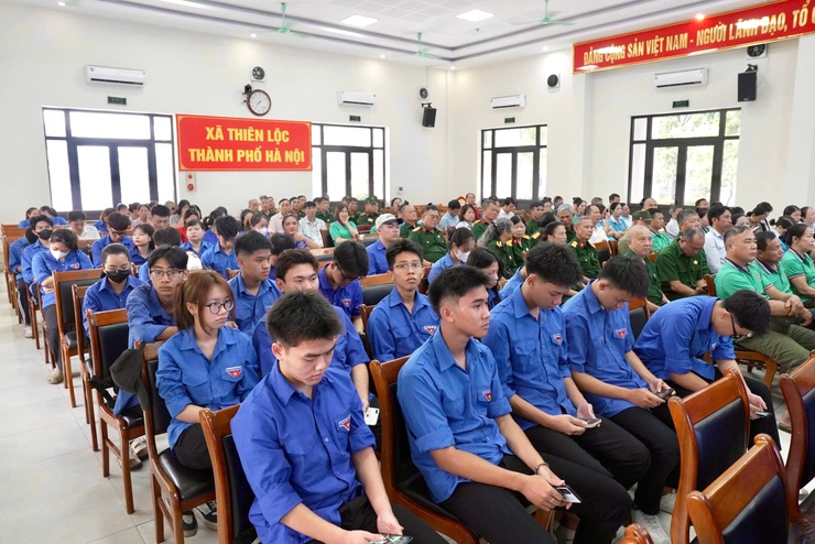 Xã Thiên Lộc ra quân hưởng ứng phong trào "Toàn dân chung tay bảo vệ môi trường, vì Thủ đô Xanh – Sạch – Đẹp" với chủ đề Hà Nội chung tay hành động vì không khí sạch và giao thông xanh.- Ảnh 8.