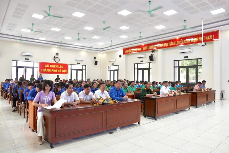 Xã Thiên Lộc ra quân hưởng ứng phong trào "Toàn dân chung tay bảo vệ môi trường, vì Thủ đô Xanh – Sạch – Đẹp" với chủ đề Hà Nội chung tay hành động vì không khí sạch và giao thông xanh.- Ảnh 2.