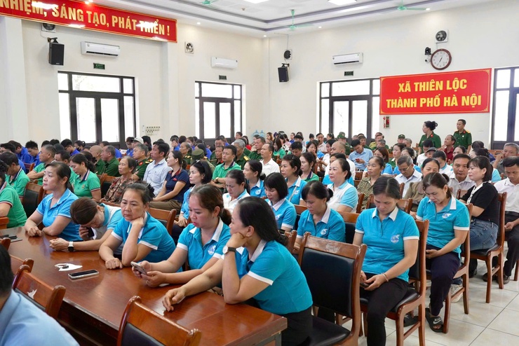 Xã Thiên Lộc ra quân hưởng ứng phong trào "Toàn dân chung tay bảo vệ môi trường, vì Thủ đô Xanh – Sạch – Đẹp" với chủ đề Hà Nội chung tay hành động vì không khí sạch và giao thông xanh.- Ảnh 10.
