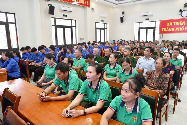 Xã Thiên Lộc ra quân hưởng ứng phong trào "Toàn dân chung tay bảo vệ môi trường, vì Thủ đô Xanh – Sạch – Đẹp" với chủ đề Hà Nội chung tay hành động vì không khí sạch và giao thông xanh.- Ảnh 6.