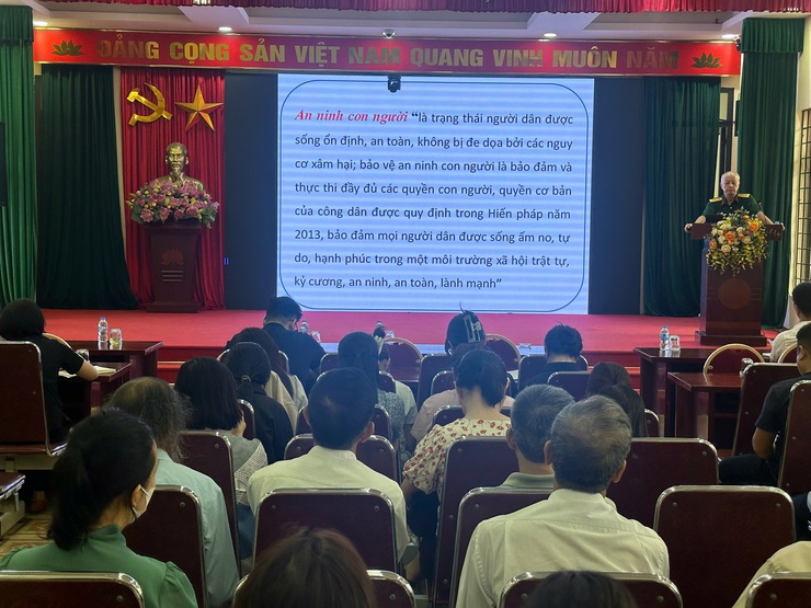 Khai mạc lớp bồi dưỡng kiến thức quốc phòng và an ninh cho đối tượng 4 năm 2026 tại phường Tây Mỗ- Ảnh 2.