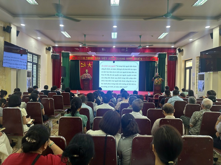 Khai mạc lớp bồi dưỡng kiến thức quốc phòng và an ninh cho đối tượng 4 năm 2026 tại phường Tây Mỗ- Ảnh 1.
