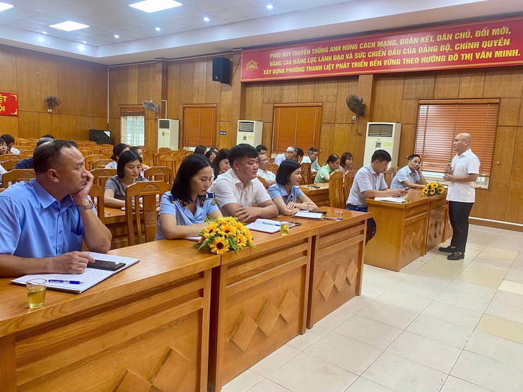 Phường Thanh Liệt: Tập huấn nghiệp vụ kiểm tra việc chấp hành các quy định của pháp luật đối với các cơ sở hành nghề y, dược ngoài công lập; cơ sở kinh doanh dịch vụ thẩm mỹ, mỹ phẩm và thiết bị y tế trên địa bàn Phường- Ảnh 3.