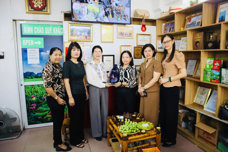 Hội Liên hiệp phụ nữ Thành phố Hà Nội kiểm tra việc thực hiện Điều lệ Hội tại Hội LHPN phường Từ Liêm- Ảnh 5.