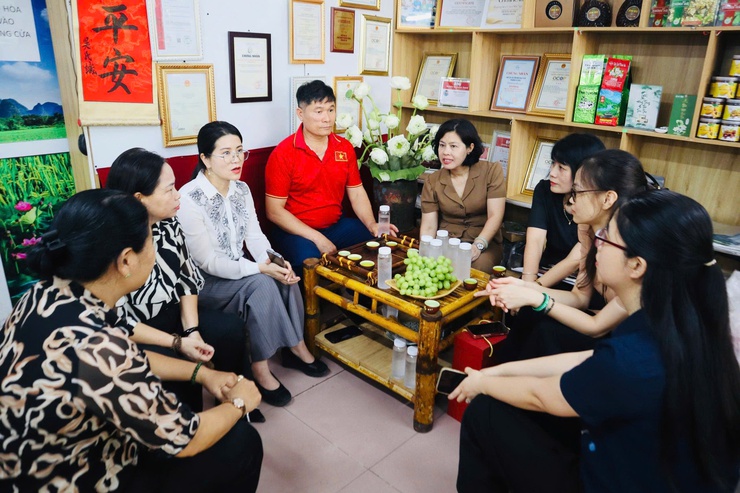 Hội Liên hiệp phụ nữ Thành phố Hà Nội kiểm tra việc thực hiện Điều lệ Hội tại Hội LHPN phường Từ Liêm- Ảnh 4.