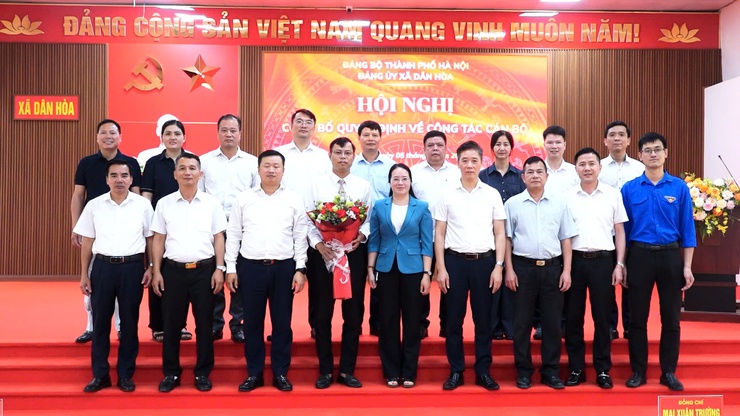 XÃ DÂN HÒA TỔ CHỨC HỘI NGHỊ CÔNG BỐ VÀ TRAO QUYẾT ĐỊNH VỀ CÔNG TÁC CÁN BỘ- Ảnh 8.