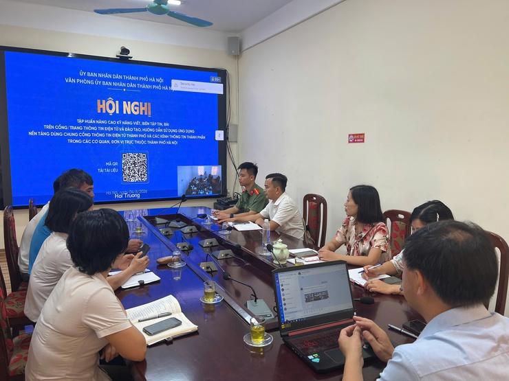 ỨNG HOÀ THAM DỰ HỘI NGHỊ TẬP HUẤN NÂNG CAO KỸ NĂNG VIẾT TIN TRÊN CỔNG/TRANG THÔNG TIN ĐIỆN TỬ.- Ảnh 1.