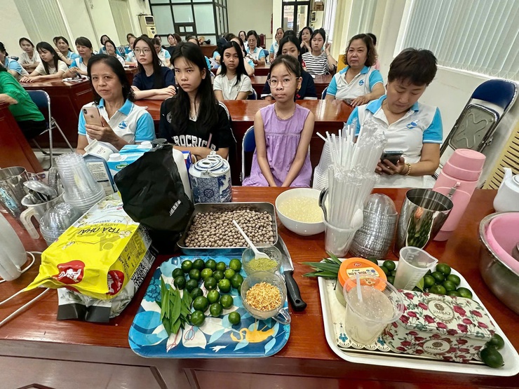 Thiếu niên nhi đồng phường Giảng Võ hào hứng tham gia lớp nữ công gia chánh dịp hè 2026 - Ảnh 3.