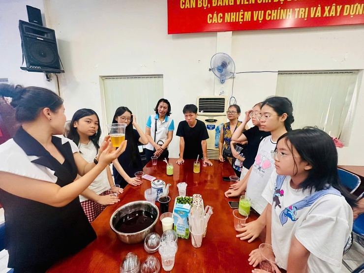 Thiếu niên nhi đồng phường Giảng Võ hào hứng tham gia lớp nữ công gia chánh dịp hè 2026 - Ảnh 2.